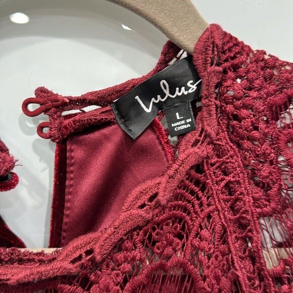Lulu’s NWT Red Who's Who Burgundy Crocheted Lace Velvet Shift Dress Sz Large - Picture 4 of 10